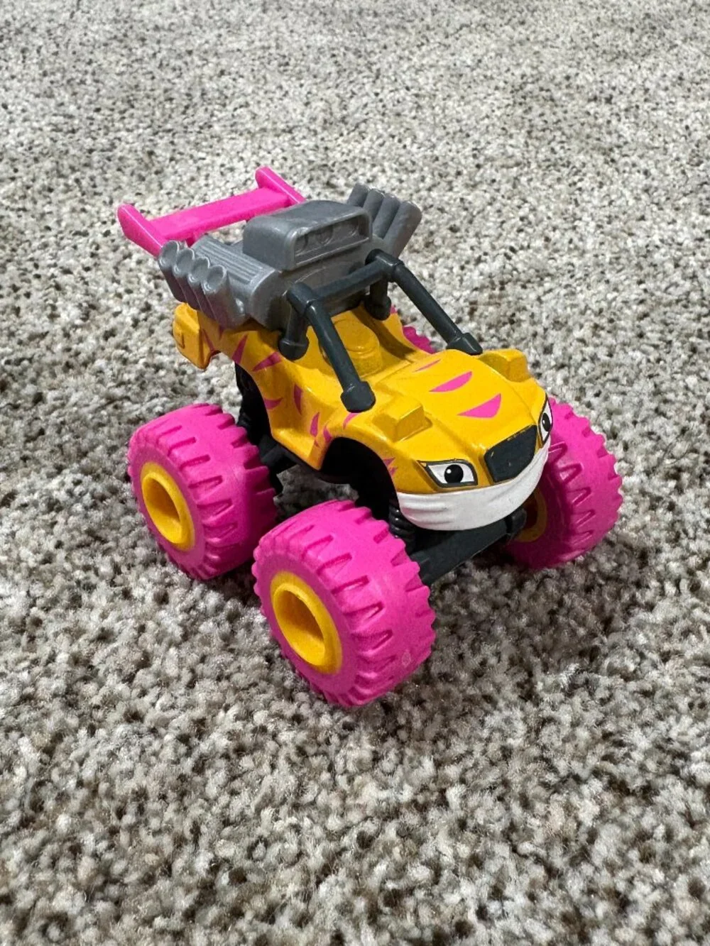 Blaze Monster Machines Engine Stripes GWX79 Diecast Fisher Price